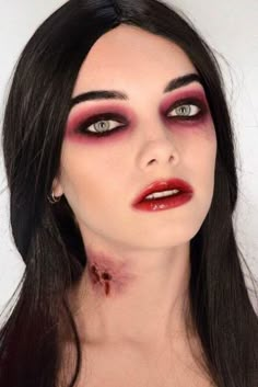 Glam and Sexy Vampire Makeup Ideas 2020 ★ Dracula Women Makeup, Bitten By A Vampire Costume, Vampire Bite Makeup Neck, Dracula Women Costume, Diy Vampire Bite Marks, Leather Vampire Costume, Lady Vampire Makeup, Undead Bride Makeup, Vampire Princess Makeup