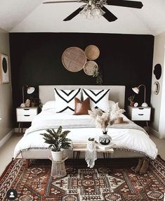 Black Walls Bedroom, Rum Inspo, Wall Interior, Black Bedroom, Living Room On A Budget, Simple Bedroom, Master Bedrooms Decor