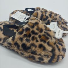 Cheetah Size 5/6 New With Tags Comfy Brown Slippers For Fall, Brown Faux Fur Casual Slippers, Brown Casual Faux Fur Slippers, Casual Brown Faux Fur Slippers, Brown Synthetic Slippers For Fall, Light Pink Pillows, Travel Slippers, Blue Slime, Pom Pom Slippers