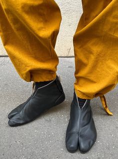 The traditional Japanese carpenter shoes with the separated toe, reinterpreted into trendy, fresh and new leather ankle boots. You can wear them with a traditional Japanese kimono, a haori (kimono jacket), or with European clothes for a multicultural, original look. Genuine leather, cotton lining, stitched and glued rubber sole. Closure at the back of the ankle with 3 Kohaze hooks. Available colours: black, blue, brown, grey and white. http://www.ikian.fr/en/2-ikitabi Ikitabi is designed to have Japanese Traditional Shoes, Tabi Sneakers, European Clothes, Traditional Japanese Kimono, Kimono Jacket, Japanese Kimono, Traditional Japanese, Leather Ankle Boots, Japanese Traditional