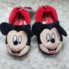 New With Tag Toddler Mickey Mouse Slippers. Minnie Mouse House, Minnie Mouse Slippers, Mickey Mouse Slippers, Disney Slippers, Boys Slippers, Toddler Slippers, Toy Story Buzz, Disney Shoes, Minnie Mouse Girl