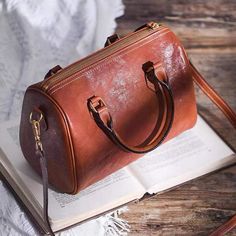 Detail: Item Type: Crossbody BagMaterial: LeatherLining Material: PolyesterClosure Type: ZipperStyle: Casual, Daily Size: Length: 26.00 cm/ 10.24 "Width: 15.0 cm/ 5.91 "Height: 17.00 cm/ 6.69 " Vintage Boston, Pillow Bag, Portable Bag, Backpack Storage, Genuine Leather Bags, Types Of Bag, Womens Crossbody Bag, Handbags For Men, Chest Bag