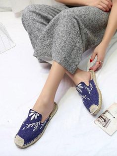 Sku CY-!19812 Material Suede Style Flat with Heels Height Flat (≤1cm) Seasons Spring , Summer , Autumn Type Mules&Slides Color NAVY BLUE,WHITE Size 35,36,37,38,39,40,41,42,43 Size chart: Please consult the size chart we provide for this item's measurements to help you decide which size to buy. Casual Blue Slip-on Sandals, Casual White Slip-on Mules, Spring Leisure Flat Slippers, Blue Closed Toe Slippers For Summer, Blue Flat Slippers For Summer, Spring Leisure Slippers With Round Toe, Casual Blue Slide Slippers, Blue Round Toe Slippers For Summer, Casual Spring Slippers With Round Toe