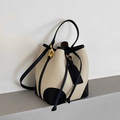 * Stylish and Simple Cowhide Color Blocking Leather Bucket Bag. *  Personalized Leather Bucket Bag,Cowhide Handbag, Bucket Bag, Women's Fashion Bag, Shoulder Bag, Crossbody Bag, Leather Handbag, Personalized Ladies Bag, Casual Leather Shoulder Bag, Ladies Leisure Bag, Women Leather Bag, Everyday Bag, Personalized Gift, Birthday Gift, Gift For Her. Basic information: 1. Dimensins: * Height  8.66 inches (22 cm) * Depth  5.91 inches (15 cm) * Width  7.87 inches (20 cm) 2. Material:  Cowhide, Lint     3. Color:  Beige+Brown / Black+White / Green / Gray+Brown      4. Function:  Shoulder  / Crossbody / Portable / Hand Held   Features: * Capacity Design:  It can accommodate mobile phones,wallet,cosmetics,lipstick,etc. * Comfortable & Durable Material: Using high quality cowhide, delicate and soft Personalized Leather Handbag, Cowhide Handbags, Gifts For Mother, Bucket Handbags, Bucket Bags, Kelly Bag, Women Bags Fashion, Leather Bag Women, Leather Bucket Bag