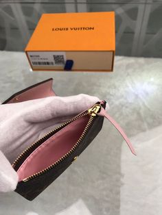 Peta Fashion Lu-Vi bags - 17487 A+ Excellent Quality copies; Contact us if you've any questions in your mind. Chanel Shirt, Fan Fashion, Luxury Wallet, Color Marron, Wallet Fashion, Evening Clutch Bag, Evening Bags, Mini Bag, Louis Vuitton Monogram