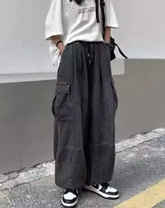 Pinterest Big Baggy Pants Outfit, Comfy Clothes Women, Baggy Womens Pants, Loose Comfy Outfit, Really Baggy Clothes, Baggy Goth Clothes, Baggy Pants For Winter, Baggy Fit Women, Unisex Clothes Outfits