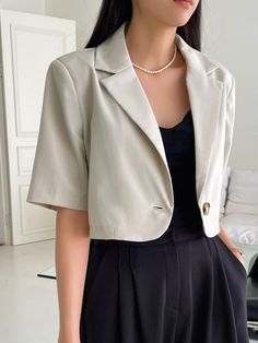 White Casual  Half Sleeve Polyester Plain Regular Embellished Non-Stretch  Women Suits Blazer Outfits Smart Casual, White Collared Shirt Outfit, Crop Blazer Outfit, Formal Jackets For Women, Blazer E Short, Blazer Crop, Cropped Outfits, Collar Shirts Women, Classy Yet Trendy