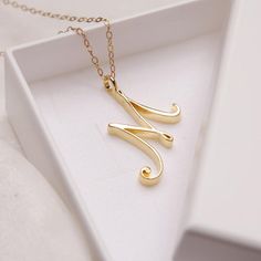 Cursive M, M Initial Necklace, Letter M Monogram, M Initial, Metal Pendant Necklace, Sideways Initial Necklace, M Necklace, Gold Leaf Necklace, Fotografi Alam Semula Jadi