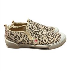 Nwt Size 8 1/2 W Animal Print Slip On Sneakers By Union Bay Beige Low-top Canvas Shoes For Spring, Cream Slip-on Low-top Sneakers, Beige Slip-on Sneakers, Cream Round Toe Canvas Shoes, Cream Canvas Slip-on Sneakers, Cream Slip-on Sneakers For Spring, Cream Closed Toe Sneakers For Spring, Cream Flat Casual Sneakers, Beige Slip-on Sneakers With Round Toe