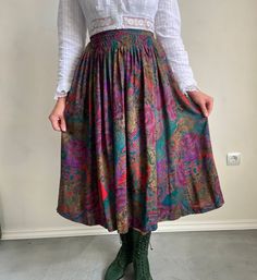 "Lovely  floral print pleated skirt. Perfect fit! Great condition.  Composition: Viscose.  Condition: great vintage condition.  **Size DE 46.  please see measurements (lying flat): waist-44cm/17,3\" full length-76cm/29,9\". Model is size M and 170 cm 66.8\" height , bust 89cm/35.0\", waist 78cm/30,7\", hips 99cm/39.0\", The skirt is large for me.  **Great Vintage condition! No holes or spots!! **This item will come to you freshly laundered and ready to wear." Flowy Long Floral Print Pleated Skirt, Vintage Tiered Skirt With Floral Print, Vintage Floral Print Skirt For Fall, Vintage Relaxed Pleated Maxi Skirt, Vintage Flowy Lined Maxi Skirt, Vintage Flowy Full Skirt, Vintage Flowy Maxi Skirt, Vintage Full Maxi Skirt With Gathered Details, Vintage Full Maxi Skirt For Fall