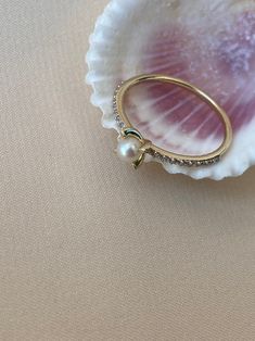 Delicate Bridal Jewelry, Pearl Ring Gold, Pretty Engagement Rings, Pearl Rings, Gold Pearl Ring, Simple Ring, Special Ring, Ring Minimalist, Zircon Ring