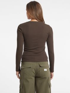 A slim-fit shirt, featuring embroidered GUESS JEANS detailing and long sleeves. Made with our organic cotton blend. Long Sleeve Washed Brown Top, Brown Long Sleeve Graphic T-shirt, Brown Washed Long Sleeve Top, Brown Relaxed Fit T-shirt With Pockets, Brown Washed Cotton T-shirt, Guess Jeans, Logo Tee, Slim Fit Shirt, Logo Tees