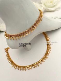 Gold plated anklets/Payal/ Punjabi Jhanjra/Indian bridal payal/golden Payal/Panjeb/Indian anklets//Pearl anklets Size-Standard adult fit All items are shipped from Brampton, Ontario, Canada. If you need your item by a certain day, please reach out to us for express delivery option before placing the order. We kindly request to consider minor variations in colors, shades, textures as pictures displayed may slightly vary from the actual product due to digital image limitations.Please expect the possibility of some minor imperfections when buying handmade jewelry. Please contact us for any questions you might have. Thank you and Happy shopping 😊 Golden Anklets Indian, Gold Anklets Indian Bridal, Anklets Pearl, Gold Payal, Bridal Payal, Indian Anklets, Anklets Indian, Bridal Anklet, Brampton Ontario