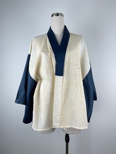 KIMONO VINTAGE JAPAN stunning plain design vintage japanese style kimono made in Japan Real vintage kimono from Japan. Samurai Style Kimono For Tea Ceremony, Ceremonial Vintage Kimono, Traditional Cream Long Sleeve Kimono, Traditional Beige Long Sleeve Kimono, Traditional Long Sleeve Beige Kimono, Traditional Long Sleeve Cream Kimono, Kimono Vintage, Style Japonais, Cotton Kimono