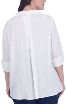 Cut from a breathable and lightweight linen blend, this three-quarter sleeve top feels like a dream in the sunnier seasons. 28 1/2" center-back length (size 2X) V-neck Three-quarter sleeves 55% linen, 45% viscose Machine wash, tumble dry Imported White Linen Tops With 3/4 Sleeve, White Half Sleeve Linen Tops, Long Sleeve Summer Top With Upf 50+, Relaxed Fit Long Sleeve Top With Upf 50+, Long Sleeve Tops With Upf 50+ For Summer, Spring Vacation Tops With Rolled Sleeves, Lightweight Casual Spring Tops, Lightweight Casual Summer Tops, 3/4 Sleeve Linen Tops For Beach