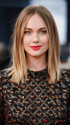 35 Long Layered Haircuts: Your Ultimate Guide To Gorgeous Hairstyles - Glamour Corner Long Layers With Bangs, Feminine Hairstyles, Face Framing Bangs, Straight Hair Cuts, Gorgeous Hairstyles, Jet Black Hair, Long Layered Haircuts, Voluminous Hair, How To Style Bangs