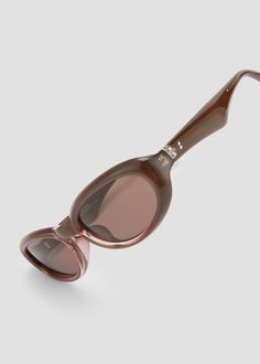 Thick, rounded TR90 frames with angular temples and metal detailing. Brown frames with brown lenses. Glasses Frames Trendy, Trendy Sunglasses, Makeup Clothes, Gadgets And Gizmos, Fly Girl, Sunglasses Branding, Glasses Frames, Gold Frame, Sale Items