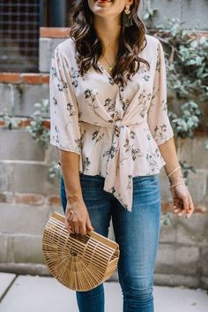 Winter Outfits Elegant, Floral Blouse Outfit, Women Work Blouse, Winter Wishlist, White Coat Ceremony, Fun Color, Blouse Work Designs