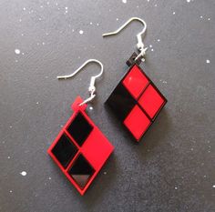 Harley Quinn Large Diamonds Cosplay Big Dangle Earrings Red and Black Design by FoxyFunk on Etsy Harlie Queen, Harley Quinn Jewelry, Homemade Jewerly, Harley Cosplay, Long Diamond Earrings, Big Dangle Earrings, Red And Black Outfits, Diamond Pendant Jewelry, Goth Accessories