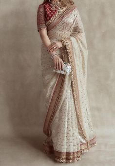 Sari Design, Indian Bride Outfits, Fancy Sarees Party Wear, Indian Saree Blouses Designs, Chique Outfits, Indian Fashion Saree