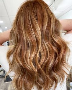 Auburn Hair Ideas, Dark Strawberry Blonde Hair, Auburn Hair With Highlights, Light Auburn Hair Color, Magic Transformation, Transformation Tips, Light Auburn Hair, Red Hair With Blonde Highlights