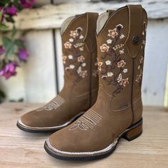 CB-Tatiana Avellana - Botas Vaqueras para Mujer - Botas Vaqueras con Suela de Hule - Botas para Mujeres Boots For Women Cowgirl, Women’s Cowgirl Boots, Boots Vaqueras, Quince Boots, Mexican Boots For Women, Boots Quinceanera, Vaquera Boots, Cow Girl Boots, Mexican Boots