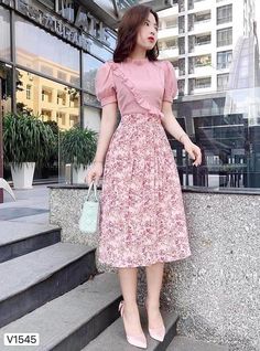 Simple Frocks, Casual Frocks, Long Skirt Fashion, Frock Fashion, Womens Trendy Dresses, Trendy Dress Outfits, Elegant Dresses For Women, Elegantes Outfit, Designs For Dresses