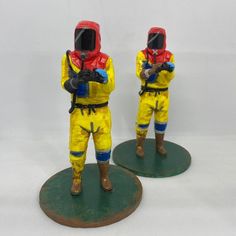 Designed specifically for Rust fans. Images and design belong entirely to our brand. Your orders are produced and delivered within 2-3 days.  It is delivered according to size with a shipping time of 2-6 days.  Customer services are available 24/7. Rust Game, Plastic Painting, Survival Videos, Hazmat Suit, Objet D'art, Art Object, Sculpture Art, Video Game, Rust