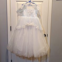 Abaowedding Flower Girl Dress, Size 6-7, Although I Believe It Tends To Run A Little Big. Lace Detail With Chiffon Material. There Is A Light Blue Undertone To The Chiffon. Ball Gown For First Communion, Princess Style Wedding Dress For First Communion, White Baptism Dress With Lace Bodice For Dress-up, First Communion Dress With Lace Bodice, White Tulle Pageant Dress For Confirmation, White Tulle Ball Gown For First Communion, White Tulle Ball Gown For Confirmation, White Lace Ball Gown For Confirmation, White Lace Princess Dress For Confirmation