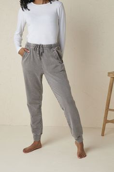 Irresistibly smooth and soft, these vintage-washed, French terry joggers are ankle pants with wear-anytime appeal. | Women's Easy Times Jogger Pants - Black - 1X - Plus Size Lounge Wear Stylish, How To Wear Joggers, Linen Joggers, Joggers Outfit, Petite Pants, Plus Size Pants, Casual Work Outfits, Joggers Womens, Midnight Navy