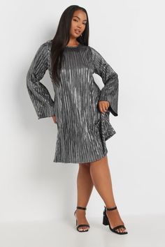 Shop YOURS Curve Silver Metallic Plisse Dress at Yours Clothing. Discover women’s plus size clothing in sizes 10-36 with fast delivery. Ruffle Dress Long, Animal Print Dress Casual, Plisse Dress, Midi Dress Fall, Party Dress Sale, Metallic Design, Sequin Outfit, Tall Clothing, Plus Size Kleidung