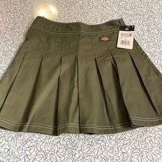 Great Dickies Pleated Skirt. Nice Shade Of Military Green With Contrast White Stitching. Hidden Side Zipper Closure. This Is New With Tag And Is Size 25. Dickies Skirt, Pleated Skirt Short, Face Aesthetic, Hairdo For Long Hair, Fall Skirts, Green Shorts, Military Green, Fall Fashion, Pleated Skirt