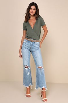 Crystal Medium Wash Distressed High Rise Wide Leg Raw Hem Jeans High Waisted Wide Leg Jeans Outfit, Ankle Jeans Outfit, Wide Leg Jeans Outfit Summer, High Waisted Wide Leg Jeans, Wide Leg Jeans Outfit, Girls Night Outfit, Frayed Hem Jeans, Lulu Fashion, Raw Hem Jeans