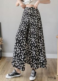 Floral Boho Skirt Aaliyah - black / S - Dresses Ruffle Wrap Skirt, Boho Store, Casual Boho Style, Boho Wear, Skirt With Ruffles, Floral Wrap Skirt, Positive Vibrations, Bohemian Skirt, Hippie Look