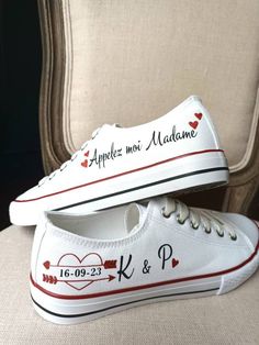 For a bride who feels good in her sneakers. Off-white tennis shoes, with colored edging. Good quality canvas sneakers. The shoes fit correctly. Possibility to choose your text and font, a pattern. Several writing colors to choose from. I adapt to all requests! I offer you several models after ordering. Personalized printing. Ideal for a ceremony, a birthday, bridesmaids or witnesses. Don't hesitate, create YOUR shoe for YOUR moment! Possibility of creating couple shoes. Unique creation, manufact Custom Bride Shoes, Customizable Lace-up Sneakers For Gift, Customized White Lace-up Sneakers, White Lace-up Custom Sneakers For Gift, White Custom Lace-up Sneakers As Gift, White Lace-up Custom Sneakers As Gift, White Low-top Sneakers As Gift, Customizable White Sneakers For Gift, White Customized Lace-up Sneakers