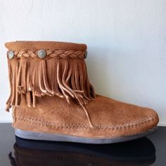 Minnetonka Women's High Top Back Zip Boot In Brown ~ The Essential Suede Boots That Will Rock Your Look. Zip Up Some Of The Most Versatile Boots Around.You Can Wear These Ankle Boots Everywhere And With Everything-From Shorts, To Skirts To Basic Jeans. The Unique Square-Toe Sole, Long Suede Fringe, Subtle Decorative Braid And Metal Conchos Around The Ankles Make These Women’s Boots Stand Apart From The Rest. Plus, They’re Available In A Variety Of Neutral Colors To Match Just About Every Style I Bohemian Suede Winter Boots, Bohemian Winter Suede Boots, Festival Leather Fringe Boots, Casual Fringe Boots With Round Toe, Casual Brown Boots With Fringe, Casual Brown Fringe Boots, Leather Boots With Fringe And Round Toe, Casual Suede Fringe Boots, Casual Leather Fringe Boots