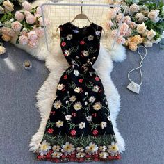 Wavy v-neck sleeveless heavy embroidered dressMaterial:tulleStyle:elegantFeatures:embroideredColor:as pictureSize(cm):S,M,L,XL,2XL 1inch=2.54cmS:bust:86,waist:68,shoulder:35,,length:105&ltp&gtM:bust:88,waist:70,shoulder:36,length:106</p>&ltbr/>&ltp&gtL:bust:92,waist:74,shoulder:37,length:107</p>&ltbr/>&ltp&gtXL:bust:96,waist:78,shoulder:38,length:108</p>&ltbr/>&ltp&gt2XL:bust:100,waist:82,shoulder:39,length:109</p>& Summer A-line Sleeveless Dress With Floral Embroidery, Summer Sleeveless A-line Dress With Floral Embroidery, Elegant Chiffon Sleeveless Dress With Floral Print, Elegant V-neck Embroidered Floral Dress, Sleeveless Embroidered Floral Dress For Summer, Sleeveless Summer Embroidered Floral Dress, Sleeveless Summer Embroidered Dress With Floral Print, Summer Chiffon Dresses With Floral Embroidery, Embroidered Sleeveless Dress For Summer