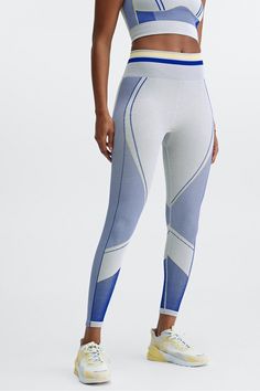 Seamless Ultra High-Waisted Panel Legging Fabletics Soft Heather Grey Multi female Activewear >> Womens >> Bottoms >> Leggings >> Full Length Seamless regular Training Low-compression Seamless legging Shimmer Leggings, Sheer Leggings, Fabletics Leggings, Leopard Print Leggings, Panel Leggings, Bra Size Charts, Black Seamless, Stretchy Leggings, Kate Hudson