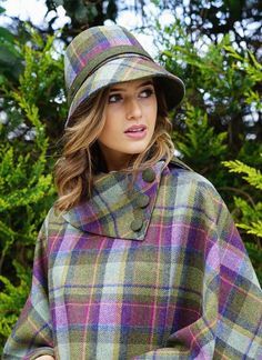 Tartan Fashion, Style Anglais, Irish Fashion, Aran Sweater, Cold Season, Wool Hat, Wool Scarf, Tartan Plaid