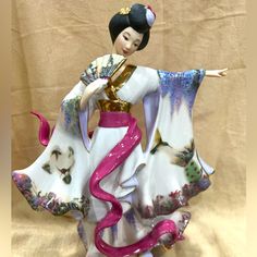 2003 Bradford Exchange Collectible Figurine "Delicate Elegance" Was The First Issue In The "Silken Whispers" Collection And Was Limited To 95 Firing Days. Numbered A 3386. Crafted From High-Quality Porcelain, This Intricately Designed Figurine Captures The Grace And Poise Of A Geisha In Exquisite Detail. Measuring Approx. 9 Inches Tall And 7 1/4 Inches Wide. No Original Box Or Any Documentation That Originally Came With The Figurine. Beautiful Geisha, Bradford Exchange, House Ornaments, Blue Willow, Red Crystals, Porcelain Figurines, Knick Knacks, First Lady, Photo Illustration