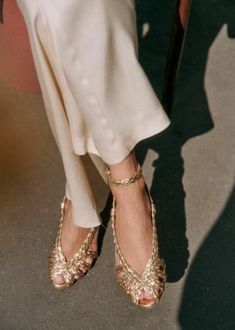 Natacha Sandals - Smooth braided gold - Crackled metallic goatskin leather - Sézane Braided Shoes Outfit, Outfits With Gold Shoes, Sezane Sandals, Gold Bag Outfit, Gold Sandals Outfit, Gold Heels Outfit, Gold Shoes Outfit, Gold Bridesmaid Shoes, Espadrilles Outfit