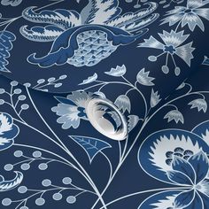 a blue and white wallpaper with flowers on it