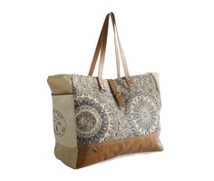 This large bag is perfect for everyday use, traveling, or beach days! Made with all recycled materials and super cute! Fringe Styles, Western Handbags, Boutique Accessories, Market Bag, Style Gift, Large Bag, Beauty Accessories, Vintage Cotton, Printed Design