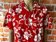 "Vintage RJC ltd. hawaiian men's red shirt floral print size large. Excellent condition, front pocket, 100% cotton. Made in Hawaii, Usa. Please, check carefully the measurements, photos and description of the article before buying it, we do not accept changes or returns. Measuraments lying face down from outside: 21\" Across chest underarm to underarm. 18 1/2\" Shoulder seam to seam.. 10\" Sleeve length from shoulder seam to cuff. 30\" Long, front middle top to bottom. Let me know if you have an Hawaiian Men, Ranch Wear, Hawaii Usa, Suede Leather Boots, Floral Print Shirt, Face Down, Red Shirt, Western Shirts, Floral Shirt