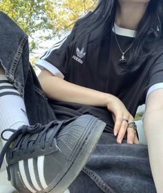 Adidas Shoes Outfit, Adidas Outfit Women, Adidas Vintage, Adidas Originals Women, New Rock, Adidas Outfit, Cool Fits, Mein Style