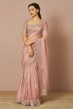 Sarees For Girls, Simple Saree Designs, Indian Sari Dress, Fashionable Saree Blouse Designs, Fancy Sarees Party Wear, Gaun Fashion, Traditional Indian Dress, Simple Sarees, Indian Fashion Saree