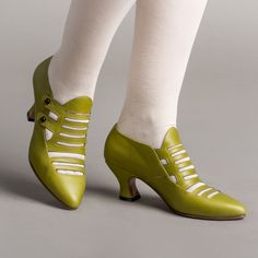 Endora Women's Victorian Witch Shoes (Arsenic Green) – American Duchess American Duchess Shoes, Arsenic Green, Funky Footwear, Victorian Witch, American Duchess, Witch Shoes, Dark Academia Fashion, Burgundy Shoes, Unique Fits