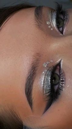 Makeup Beyonce Concert, Eye Looks With Rhinestones Hooded Eyes, Makeup For Beyonce Concert, Silver Jewel Makeup, Silver Glitter And Rhinestone Makeup, Makeup Looks Rine Stones, White And Black Smokey Eye, Beyonce Concert Makeup Looks, Crystal Eye Makeup Rhinestones