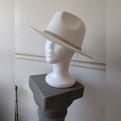 Complete Your Summer Look In This Gorgeous Fedora Style Hat On White. Brim: 2 1/2 In. Head Circumference: 23 In. (Hat Size Is Adjustable) Never Worn. White Fedora Hat, White Fedora, Fedora Style, Fedora Hat Women, Hat Women, Fedora Hat, Summer Look, Head Circumference, Hat Sizes