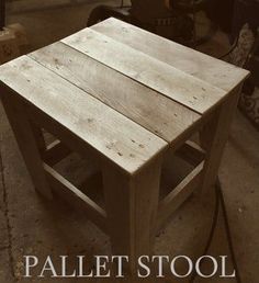 a table made out of pallet wood with the words pallet stool on it